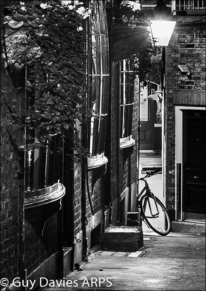 The Bike under the Lamp